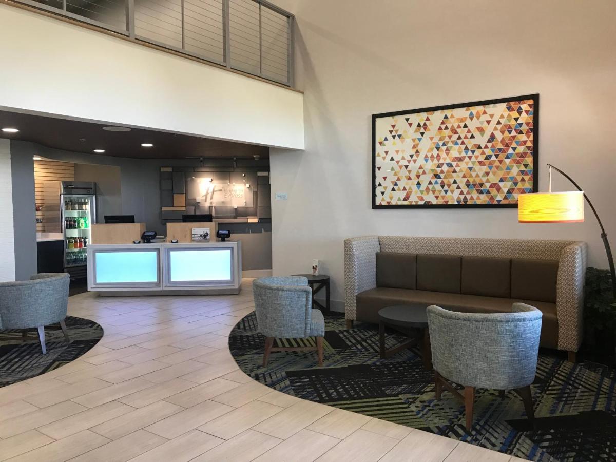 Holiday Inn Express - Canton By Ihg Exterior photo