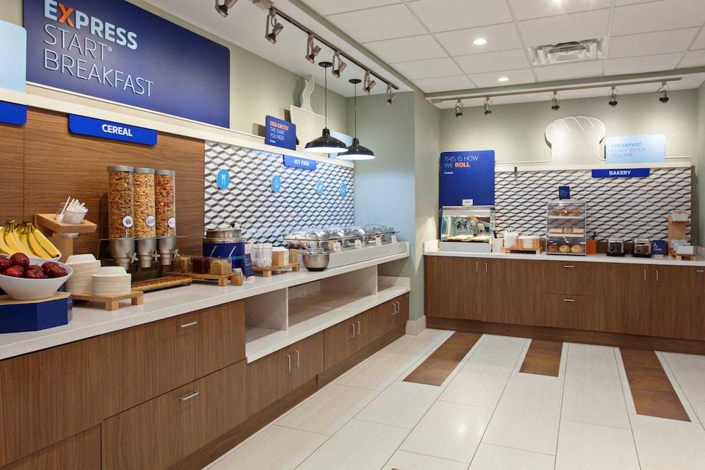 Holiday Inn Express - Canton By Ihg Exterior photo