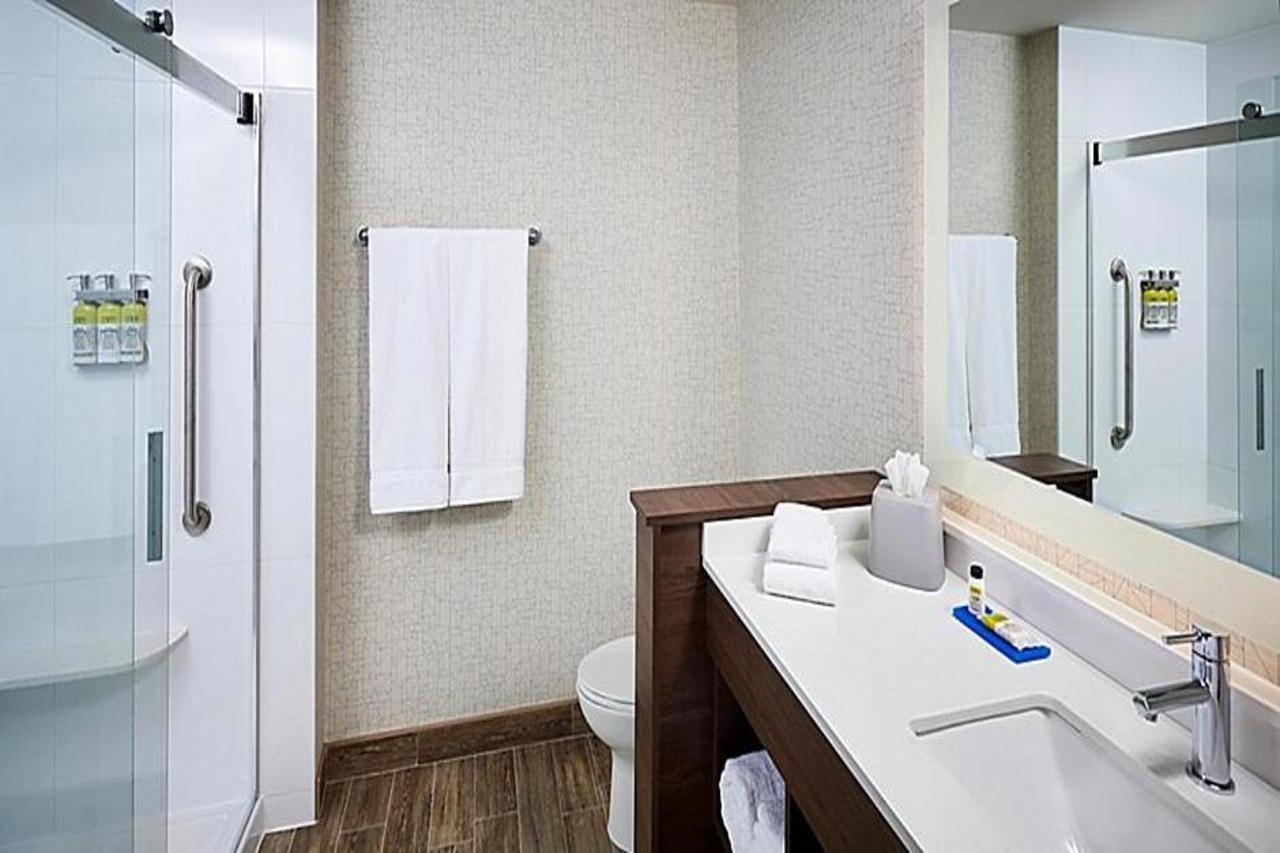 Holiday Inn Express - Canton By Ihg Exterior photo